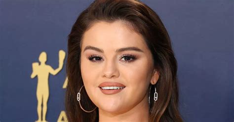 selena leak|Selena Gomez deletes racy snap after embarrassing wardrobe。